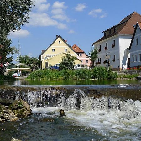 Hotel Zum Weissen Roessl à Kallmünz Extérieur photo