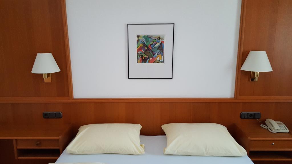 Hotel Zum Weissen Roessl à Kallmünz Chambre photo