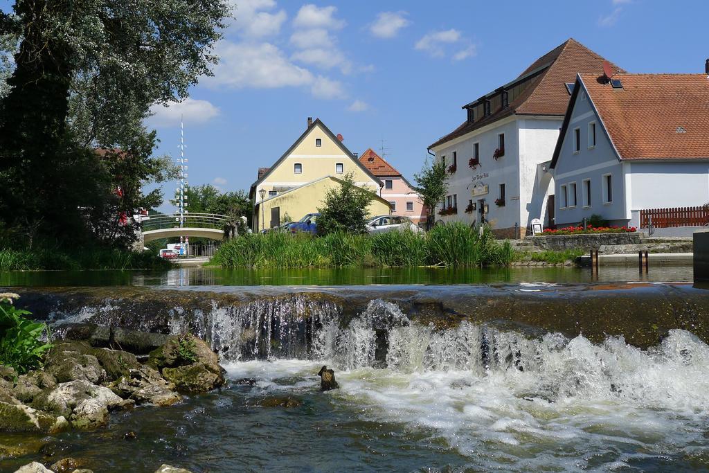Hotel Zum Weissen Roessl à Kallmünz Extérieur photo